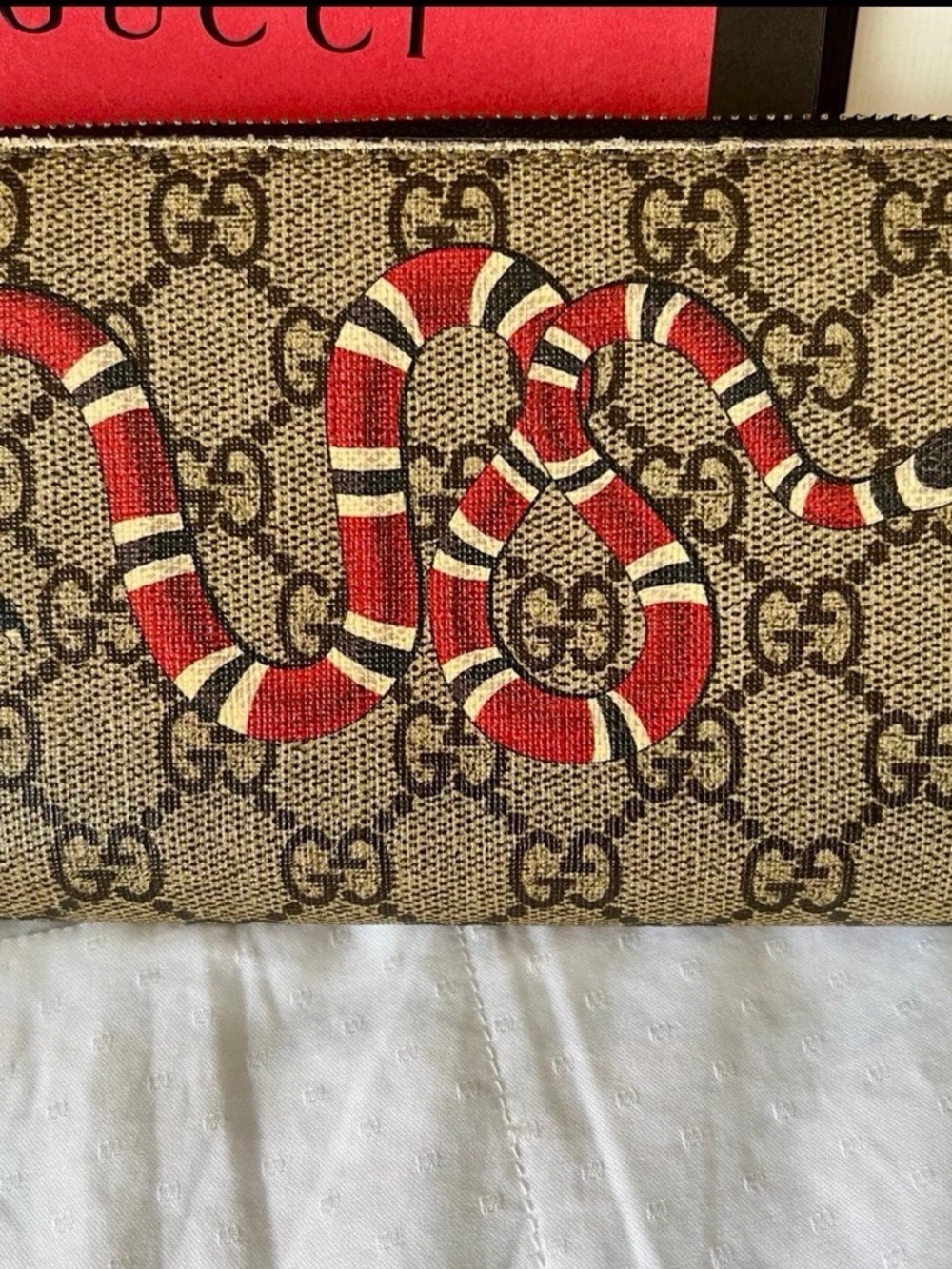 Gucci GG Supreme King snake Zip Wallet - Picture 2 of 10